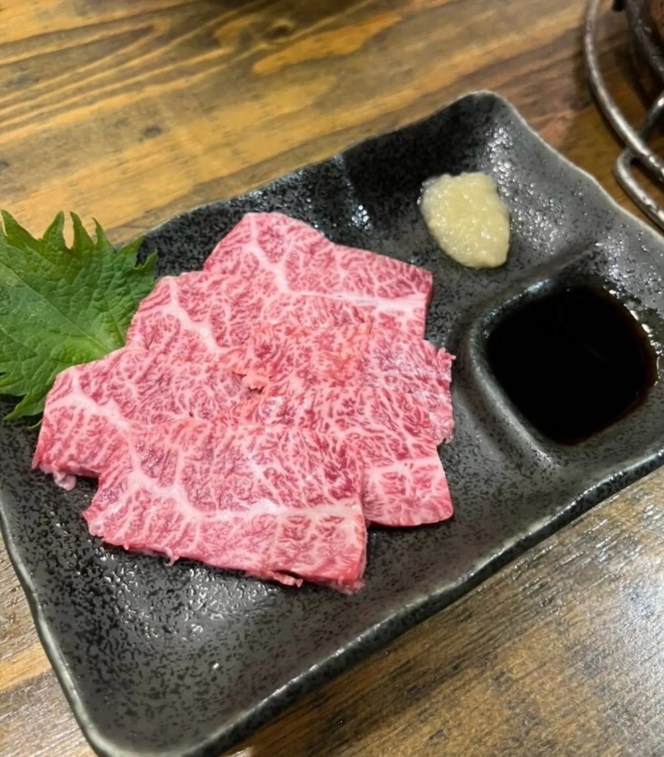 「新鮮なハラミの刺身で贅沢なひととき✨