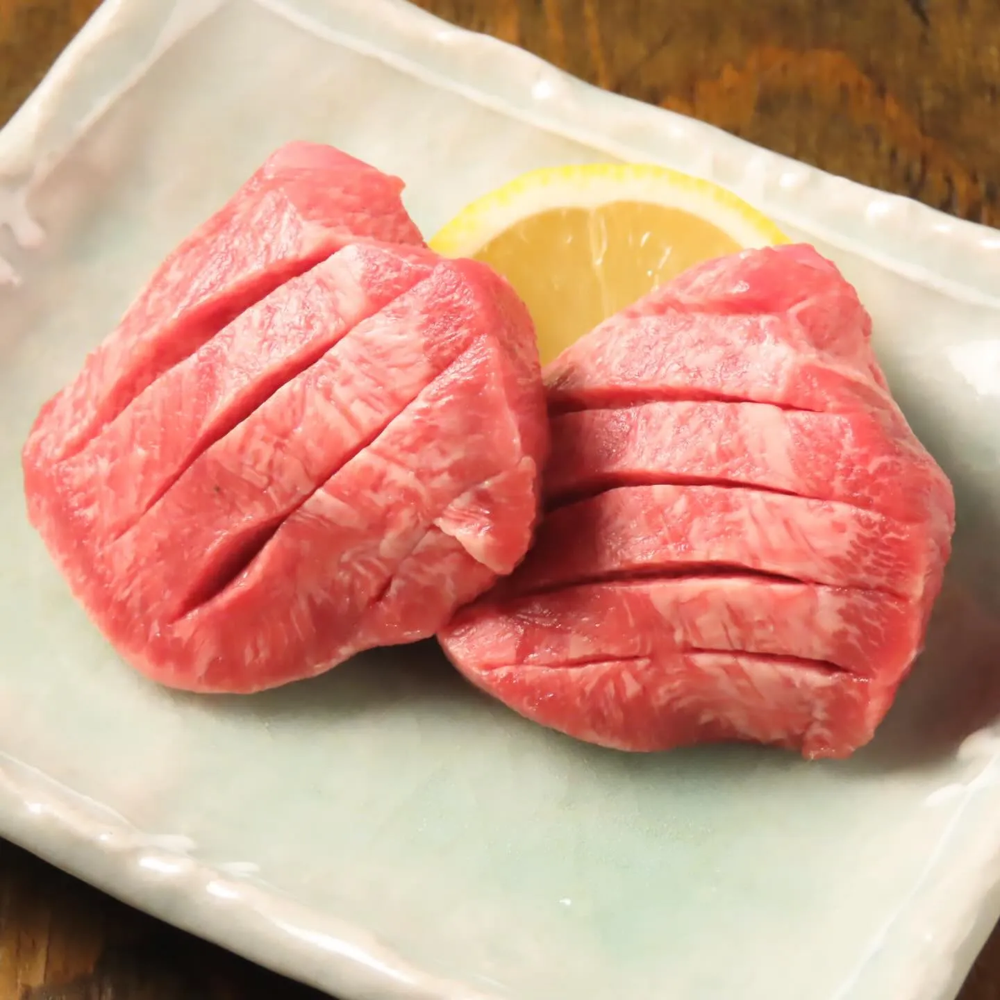 【厚切り牛タン、焼きたてレアでどうぞ✨】